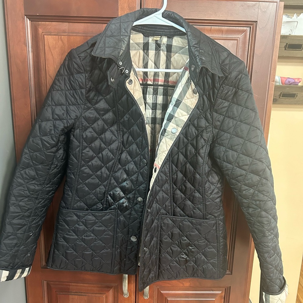 Gently used women’s quilted Burberry jacket size medium. Snap button closure.